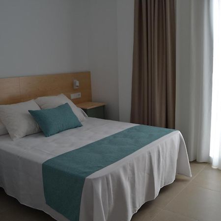Hotel Oasis โกนิล เด ลาฟรอนเตรา ภายนอก รูปภาพ