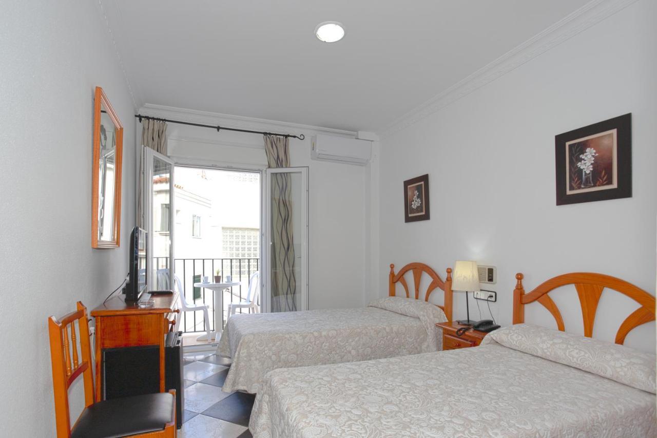 Hotel Oasis โกนิล เด ลาฟรอนเตรา ภายนอก รูปภาพ