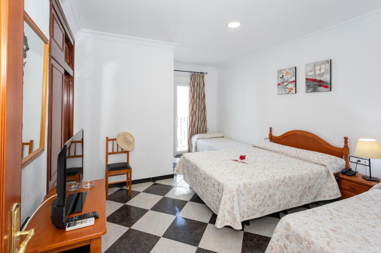 Hotel Oasis โกนิล เด ลาฟรอนเตรา ภายนอก รูปภาพ