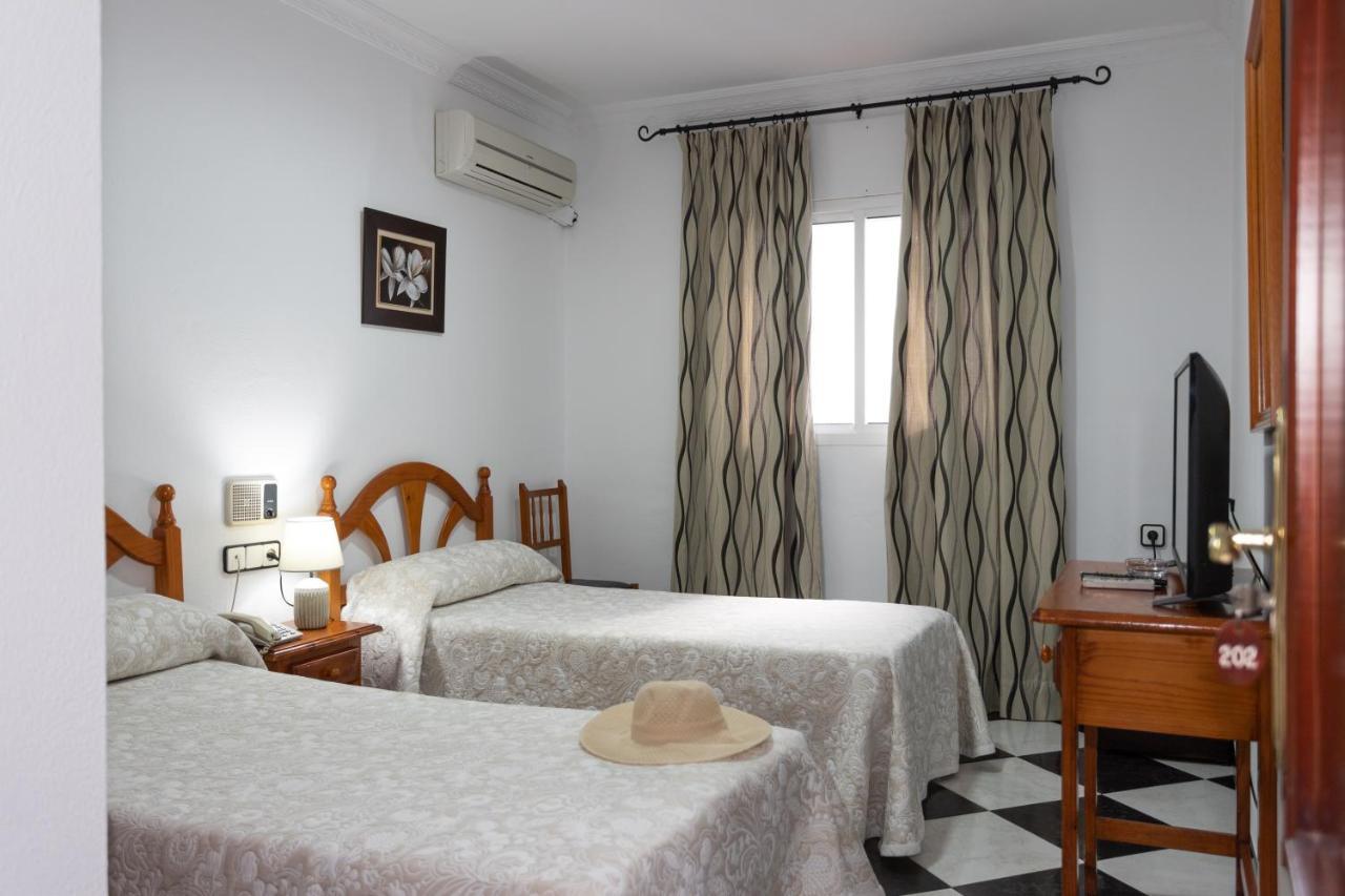 Hotel Oasis โกนิล เด ลาฟรอนเตรา ภายนอก รูปภาพ
