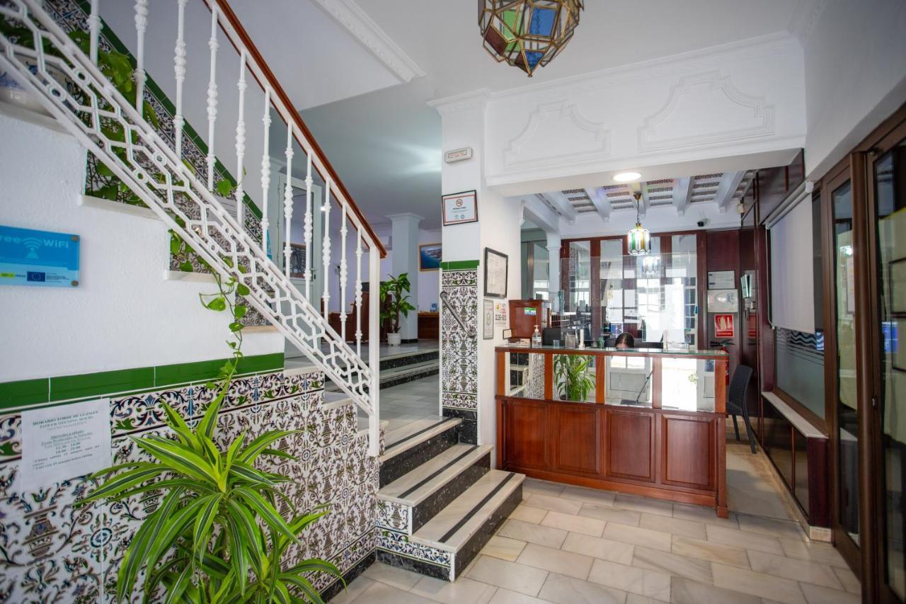 Hotel Oasis โกนิล เด ลาฟรอนเตรา ภายนอก รูปภาพ