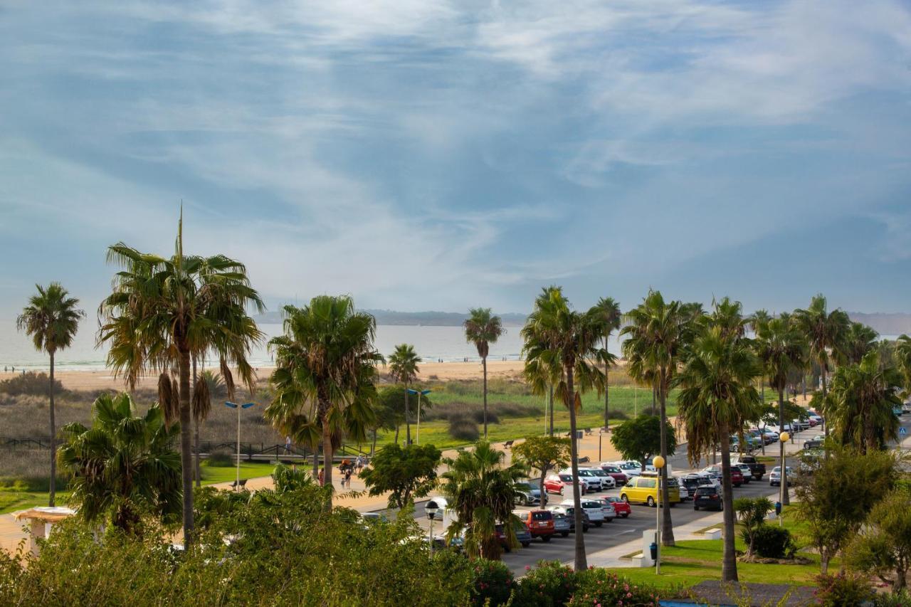 Hotel Oasis โกนิล เด ลาฟรอนเตรา ภายนอก รูปภาพ