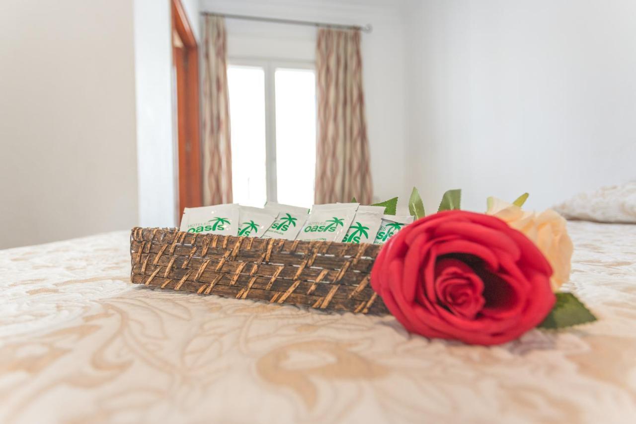 Hotel Oasis โกนิล เด ลาฟรอนเตรา ภายนอก รูปภาพ