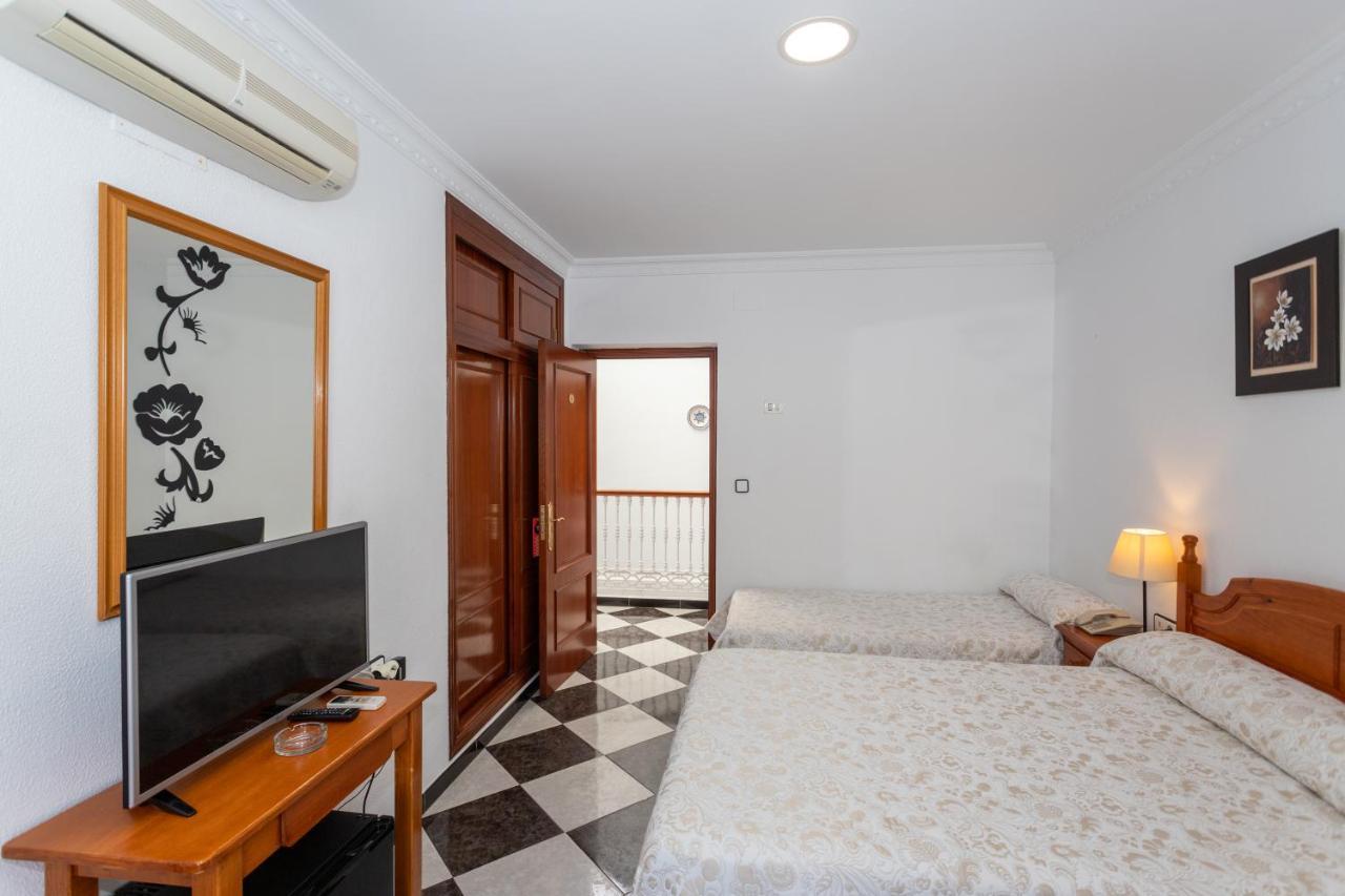 Hotel Oasis โกนิล เด ลาฟรอนเตรา ภายนอก รูปภาพ