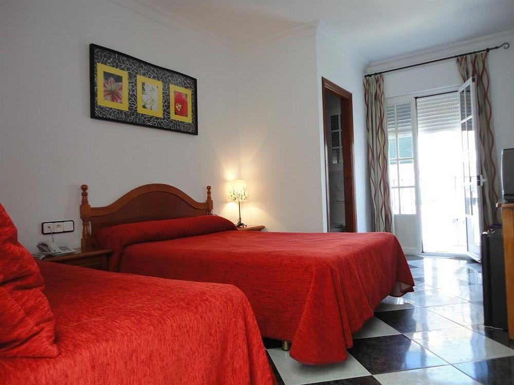 Hotel Oasis โกนิล เด ลาฟรอนเตรา ภายนอก รูปภาพ