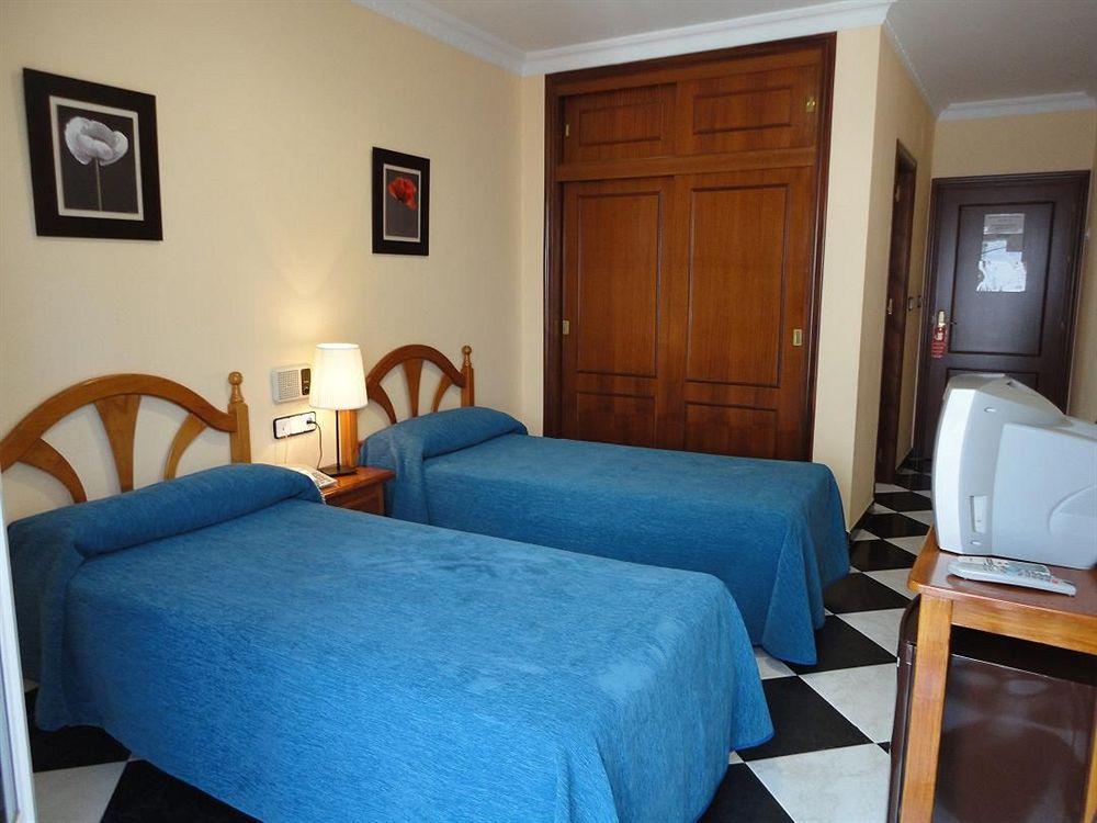 Hotel Oasis โกนิล เด ลาฟรอนเตรา ภายนอก รูปภาพ