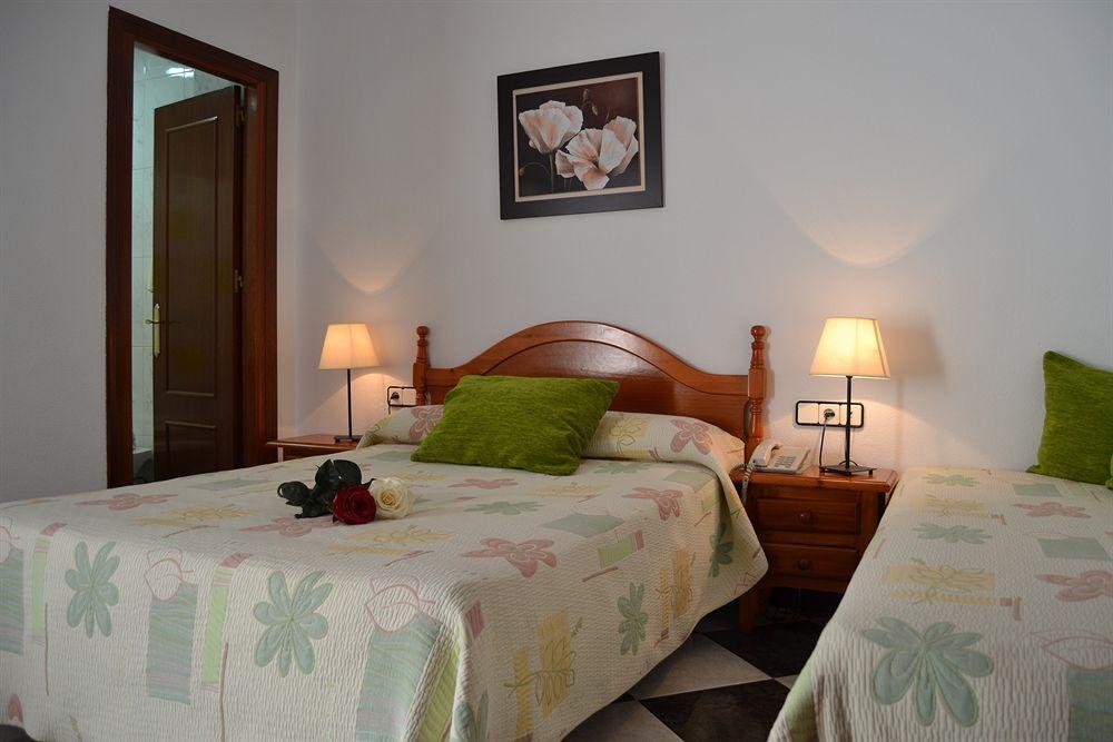 Hotel Oasis โกนิล เด ลาฟรอนเตรา ภายนอก รูปภาพ