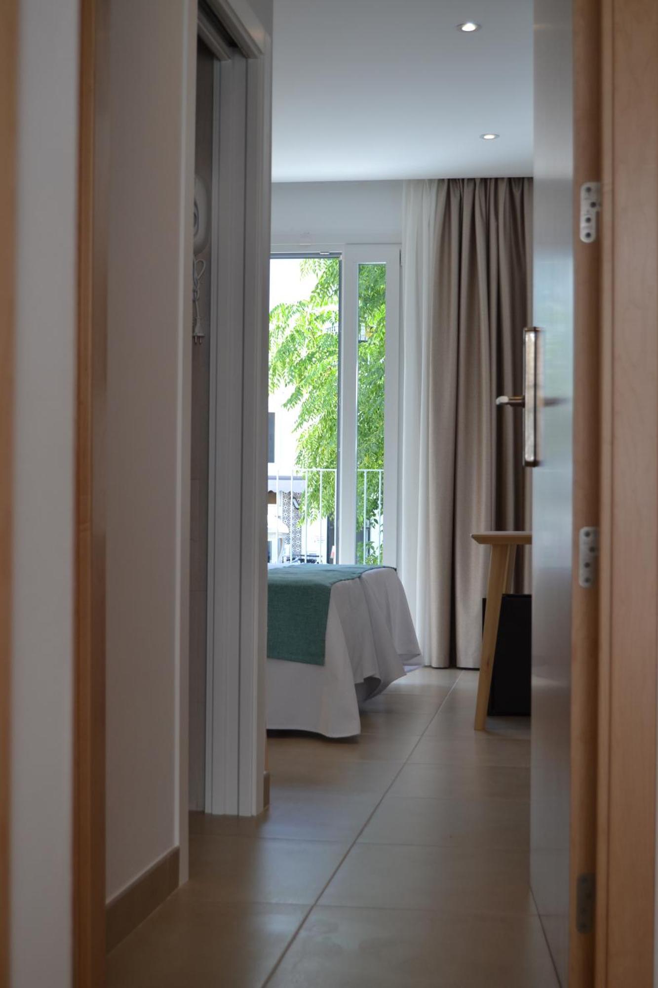 Hotel Oasis โกนิล เด ลาฟรอนเตรา ภายนอก รูปภาพ