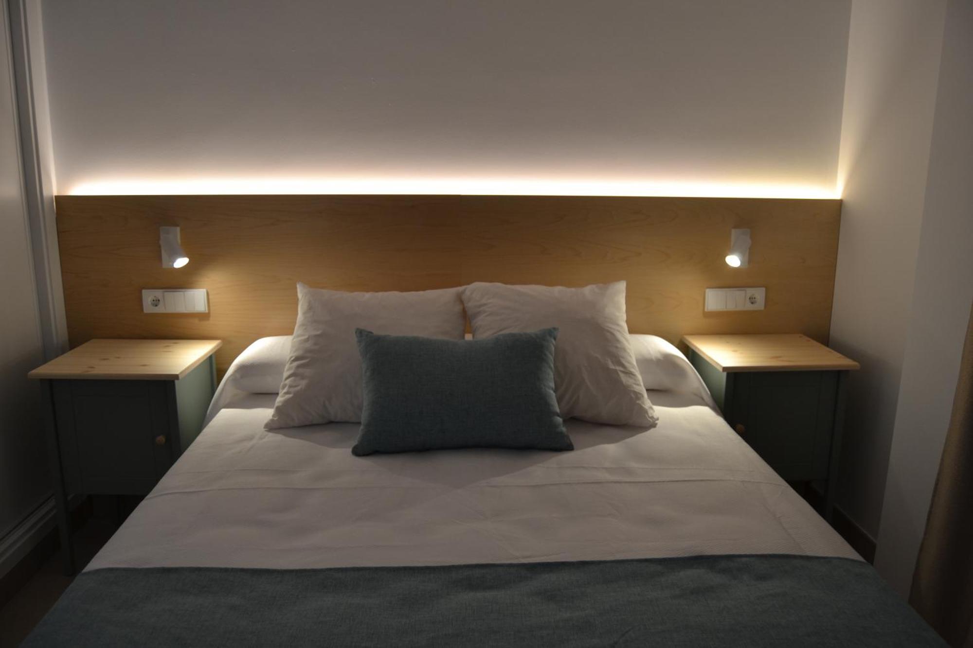 Hotel Oasis โกนิล เด ลาฟรอนเตรา ภายนอก รูปภาพ