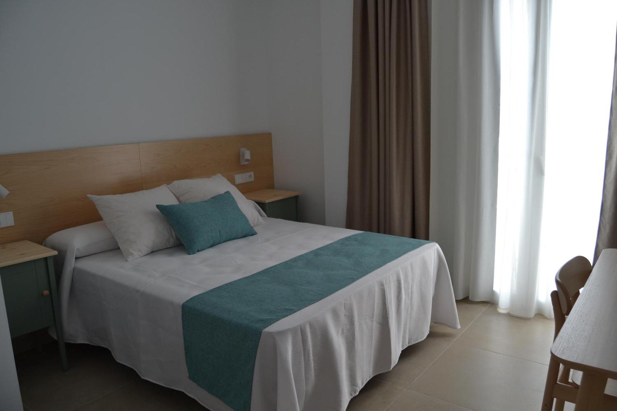 Hotel Oasis โกนิล เด ลาฟรอนเตรา ภายนอก รูปภาพ