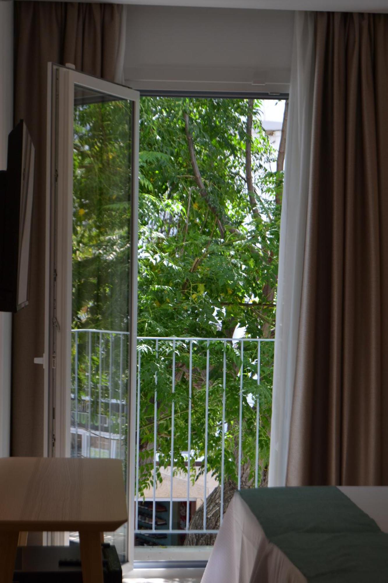 Hotel Oasis โกนิล เด ลาฟรอนเตรา ภายนอก รูปภาพ