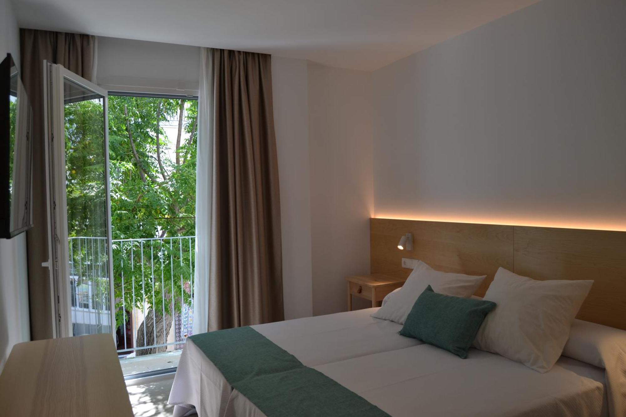 Hotel Oasis โกนิล เด ลาฟรอนเตรา ภายนอก รูปภาพ
