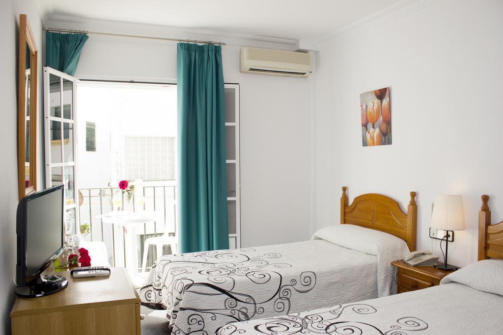 Hotel Oasis โกนิล เด ลาฟรอนเตรา ภายนอก รูปภาพ