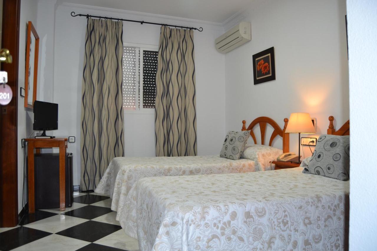 Hotel Oasis โกนิล เด ลาฟรอนเตรา ภายนอก รูปภาพ