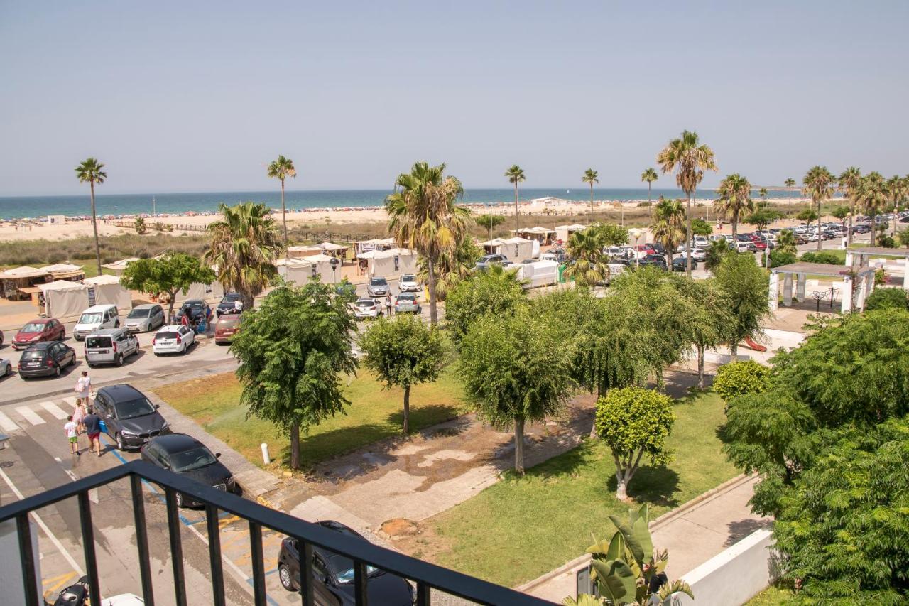 Hotel Oasis โกนิล เด ลาฟรอนเตรา ภายนอก รูปภาพ