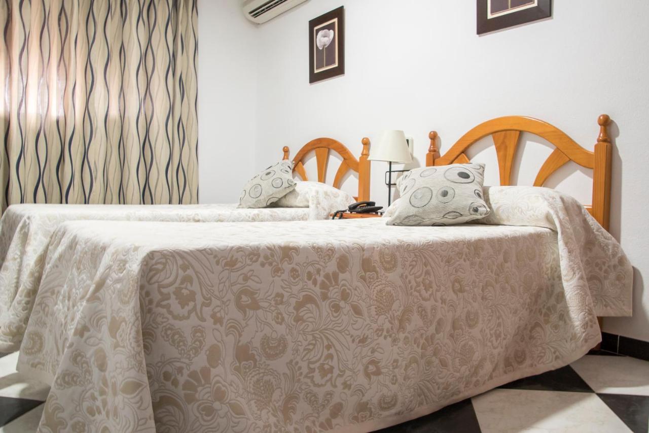 Hotel Oasis โกนิล เด ลาฟรอนเตรา ภายนอก รูปภาพ