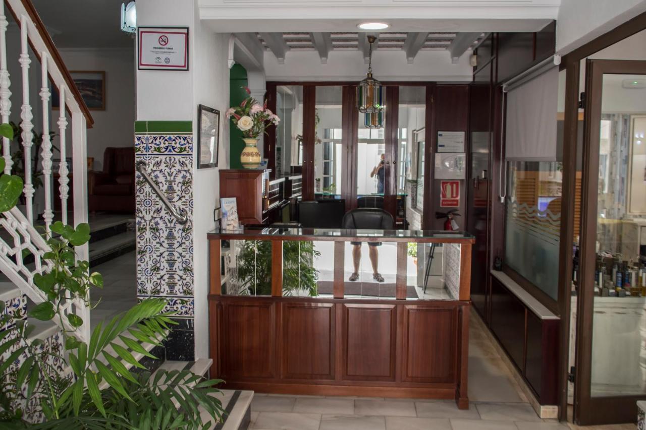 Hotel Oasis โกนิล เด ลาฟรอนเตรา ภายนอก รูปภาพ